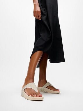 Fitflop LULU Shimmerglitz Toe-Post Sandals, size 7